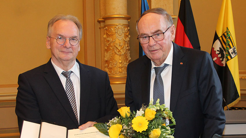 Ministerpräsident Dr. Reiner Haseloff überreicht Orden an Minister a.D. Dr. Karl-Heinz Daehre
