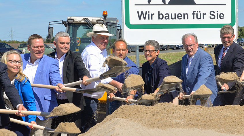 Feierlicher Spatenstich für die L 50 Erweiterung